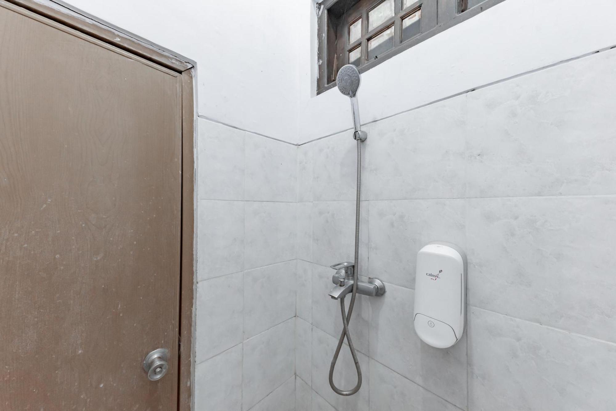 Reddoorz At Ciliwung Guest House Syariah Malang Dış mekan fotoğraf