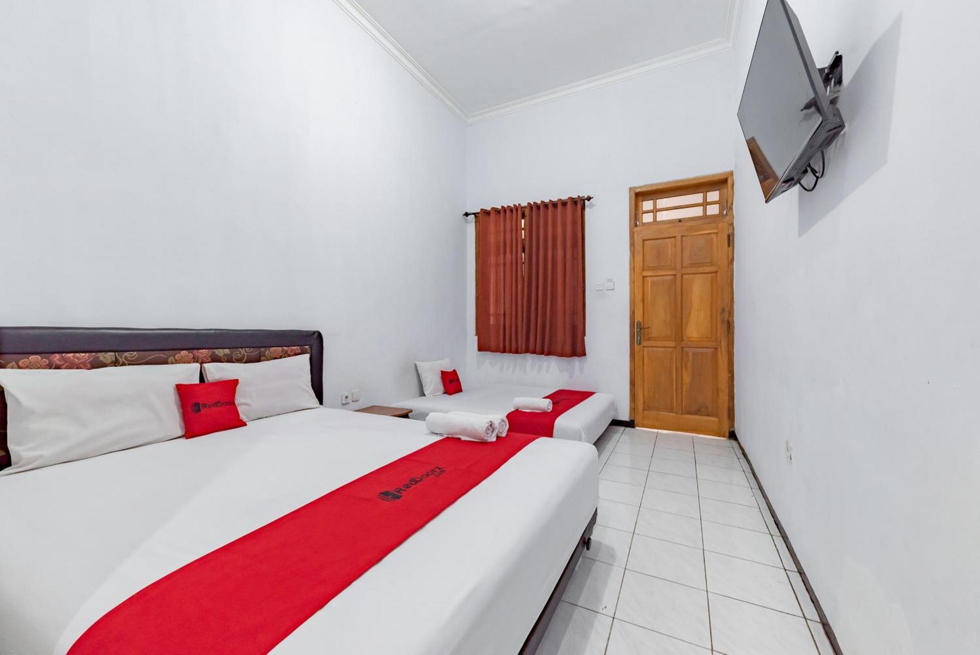 Reddoorz At Ciliwung Guest House Syariah Malang Dış mekan fotoğraf