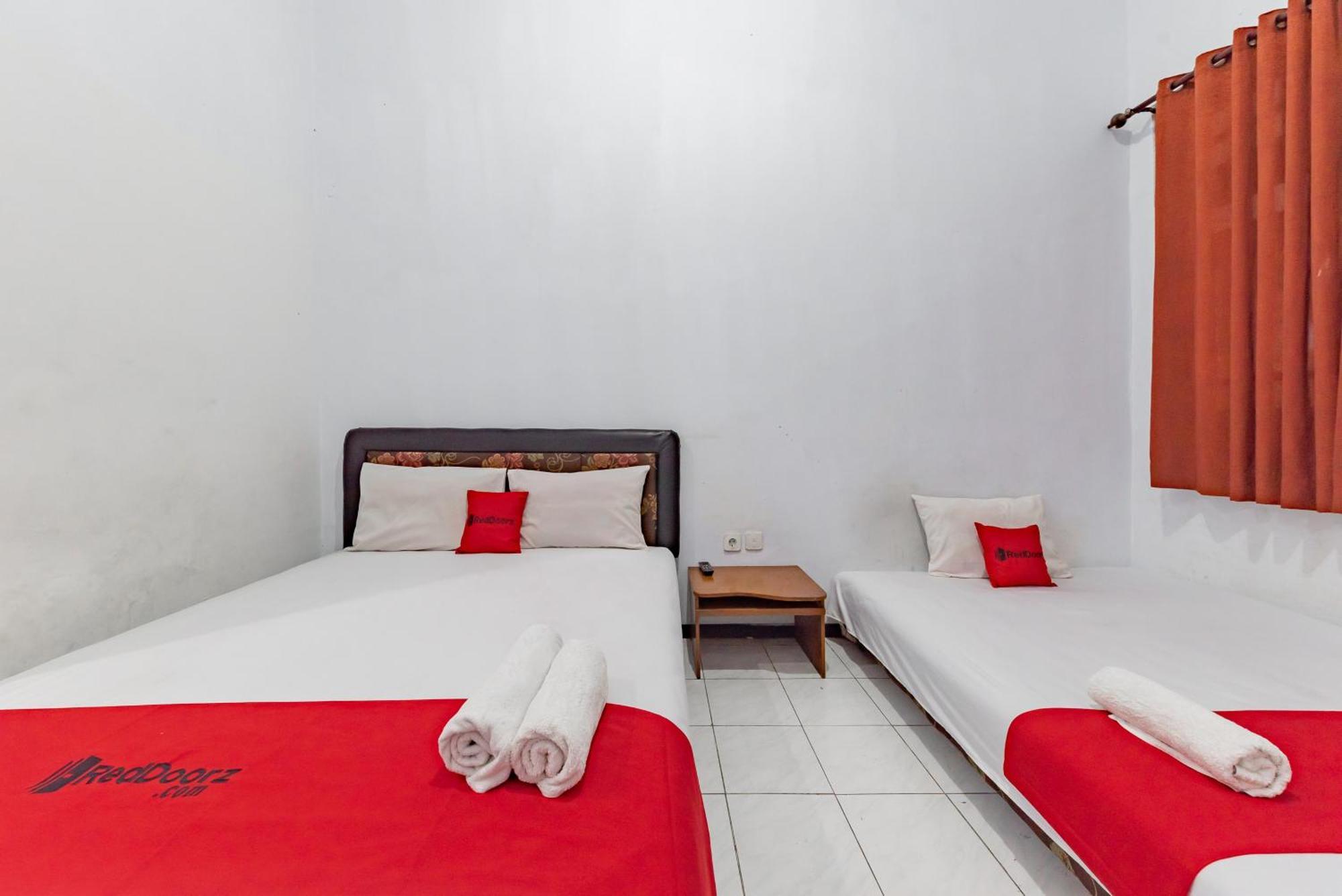 Reddoorz At Ciliwung Guest House Syariah Malang Dış mekan fotoğraf