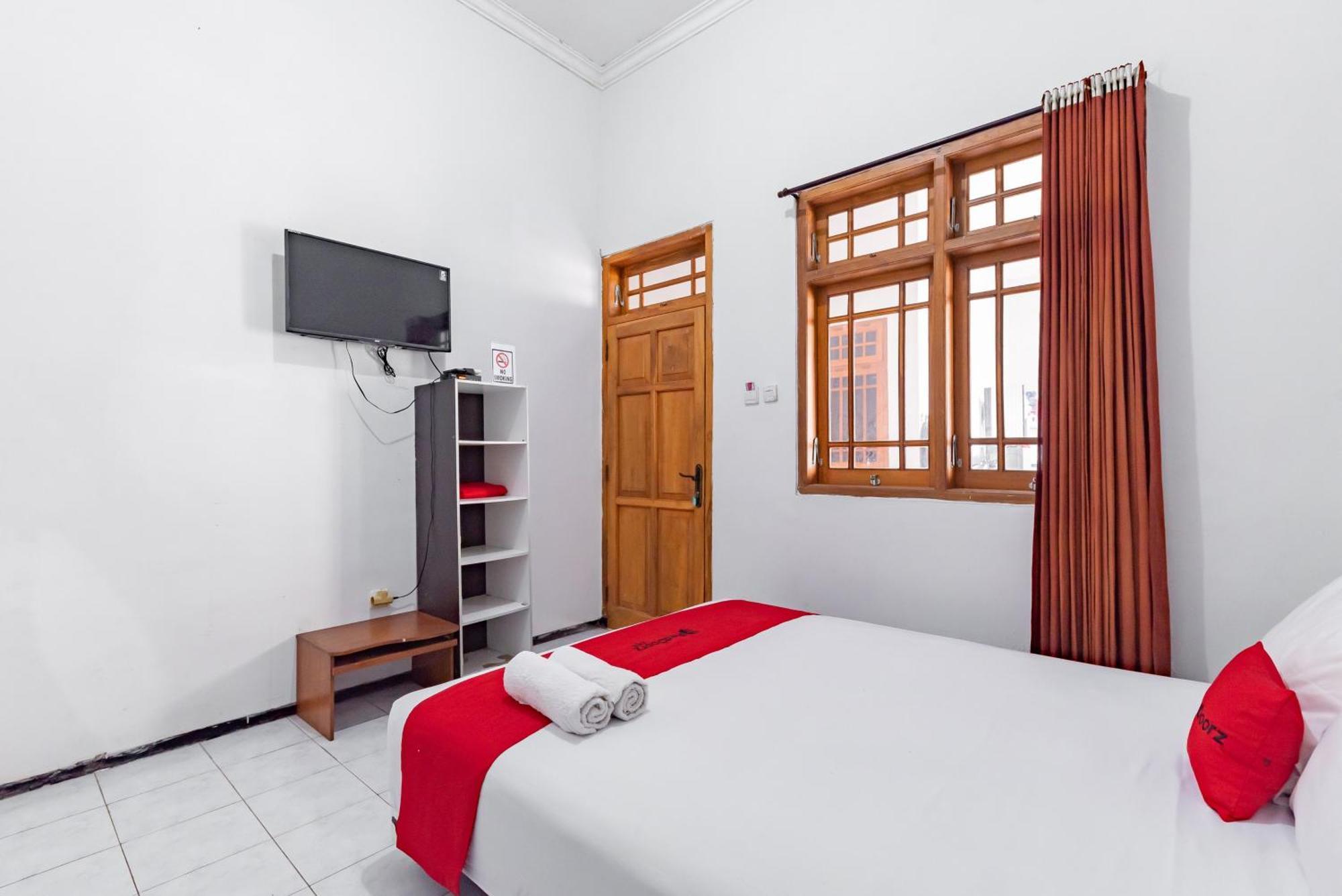 Reddoorz At Ciliwung Guest House Syariah Malang Dış mekan fotoğraf