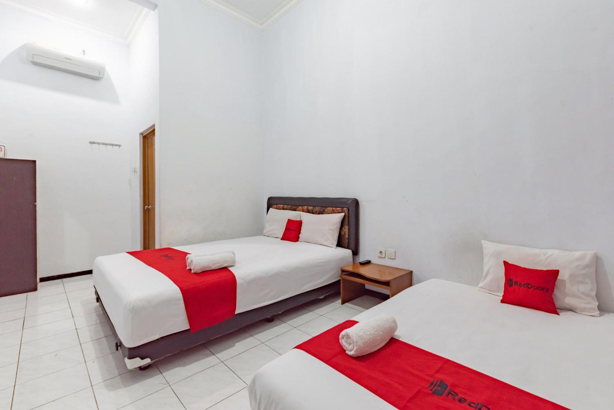 Reddoorz At Ciliwung Guest House Syariah Malang Dış mekan fotoğraf
