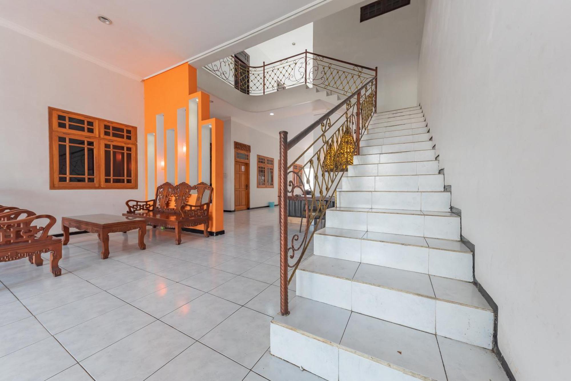 Reddoorz At Ciliwung Guest House Syariah Malang Dış mekan fotoğraf