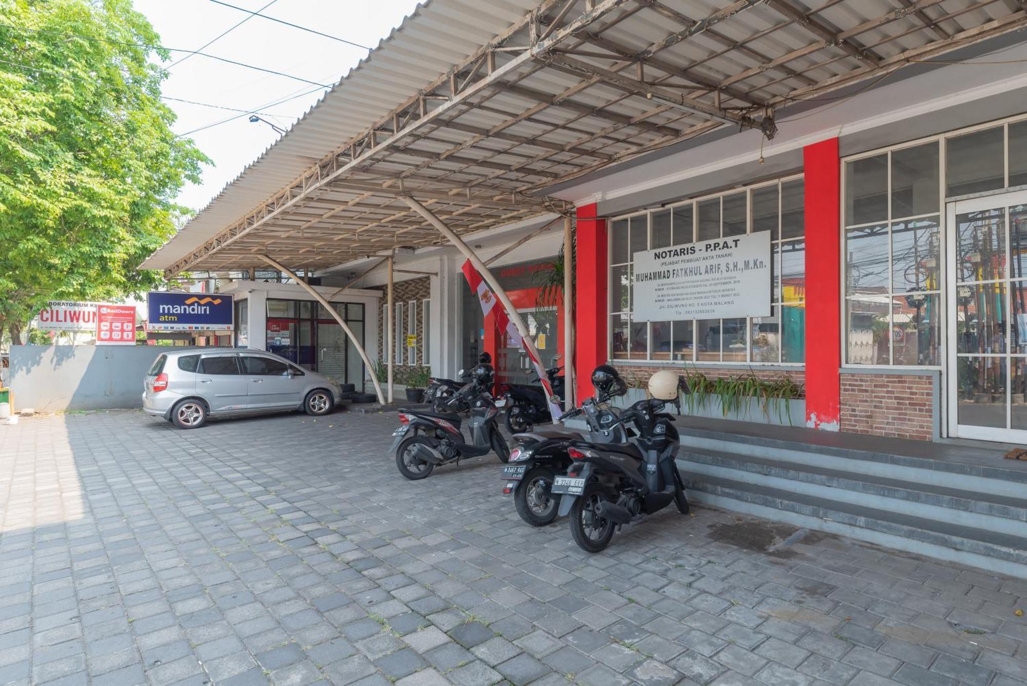 Reddoorz At Ciliwung Guest House Syariah Malang Dış mekan fotoğraf