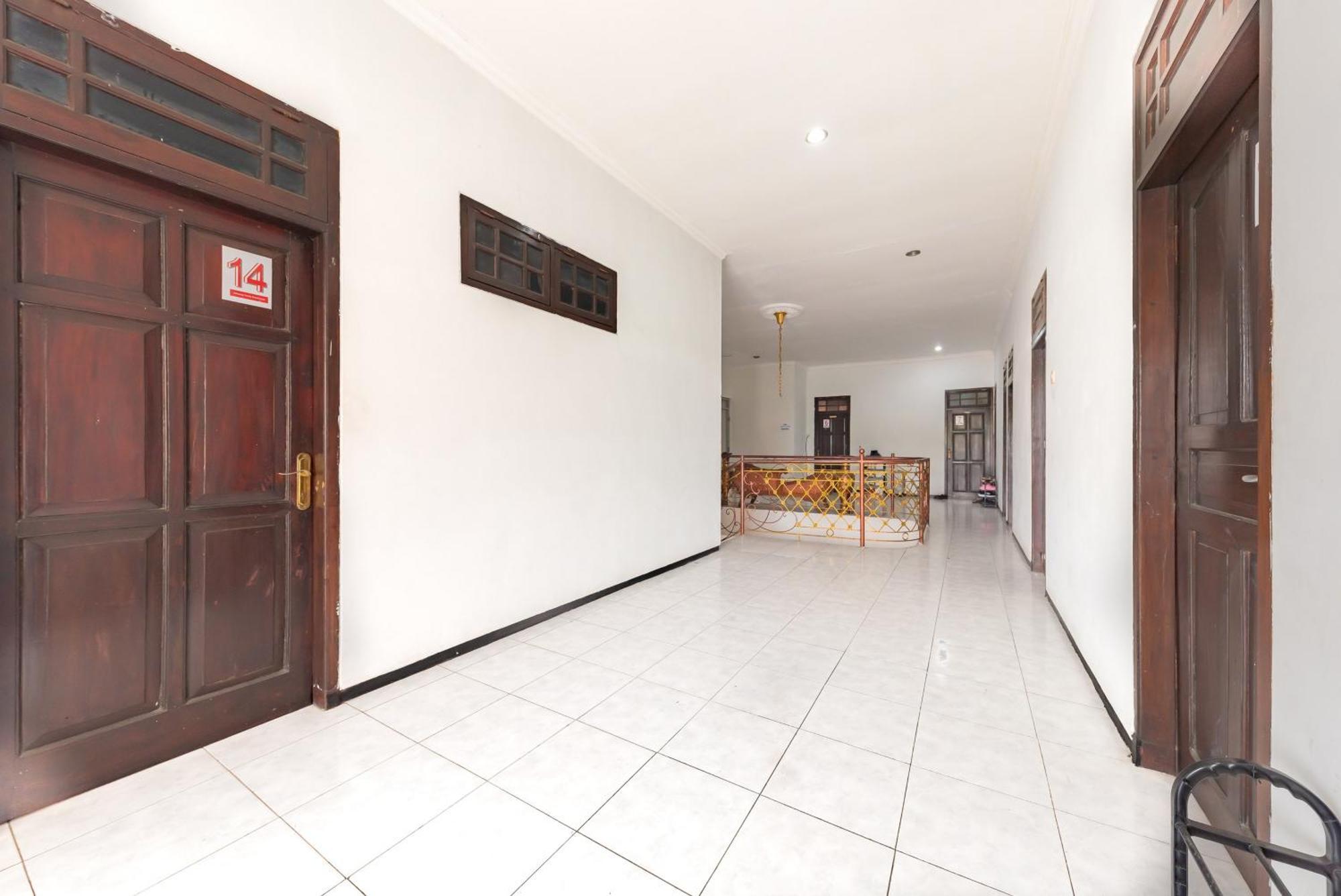 Reddoorz At Ciliwung Guest House Syariah Malang Dış mekan fotoğraf